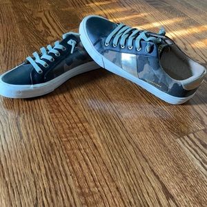 Vintage Havana never been worn camo sneakers